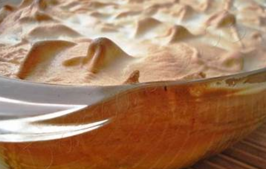 Leia mais sobre o artigo Receita: torta de banana com merengue: uma receita incrível